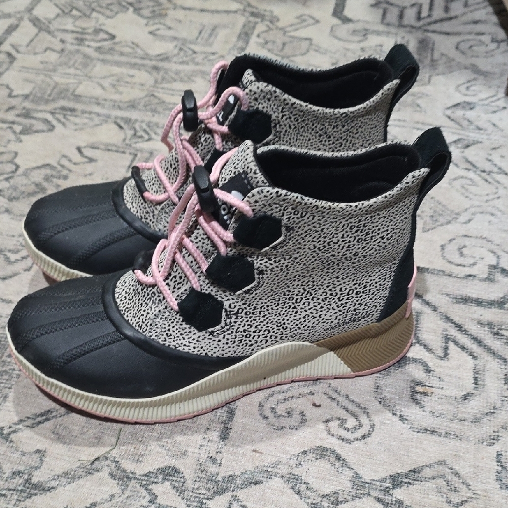 Sorel Black and Pink Winter Rain Boots with Water-Resistant‎ Design